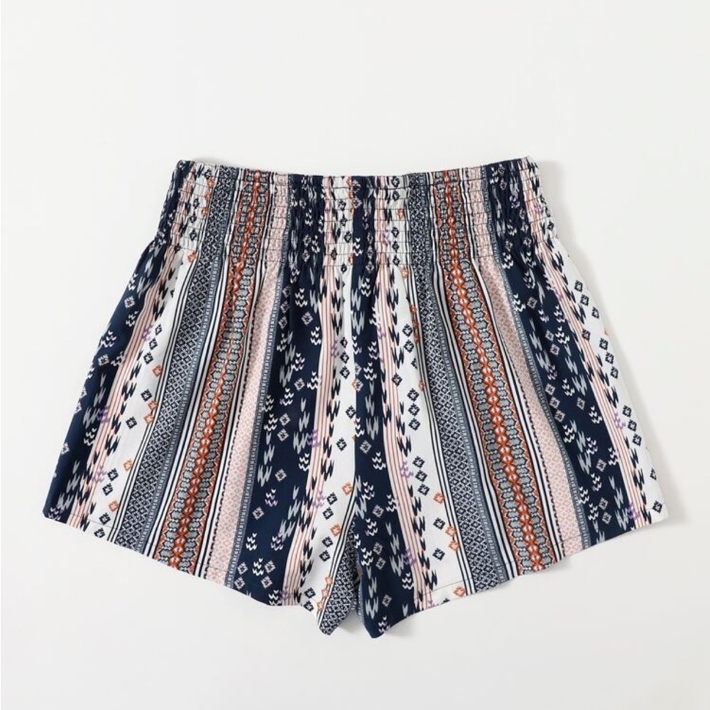 Shein Patterned Shorts - Picture 2 of 5
